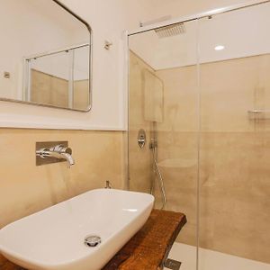 Comfort Triple Room Shower